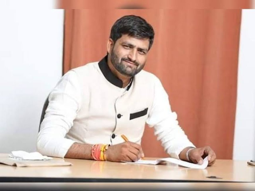पूर्व विधायक कुणाल चौधरी को अजीबो गरीब सजा,कोर्ट उठने तक खड़ा रहने की सुनाई गई सजा